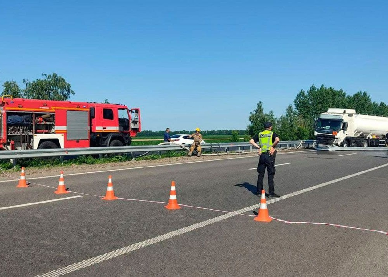 На трассе Киев-Харьков образовалась пробка из-за ДТП - Korrespondent.net