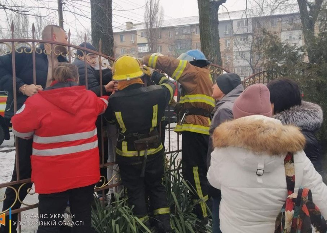 В Мелитополе подросток на улице наткнулся на железный штырь ...