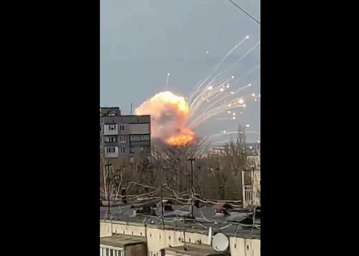 Украина 25.02 2024 г. Мелитополь аэродром взрыв. Мелитополь аэропорт взорвали. Взрывы ночью в Мелитополе. Удар по аэродрому.