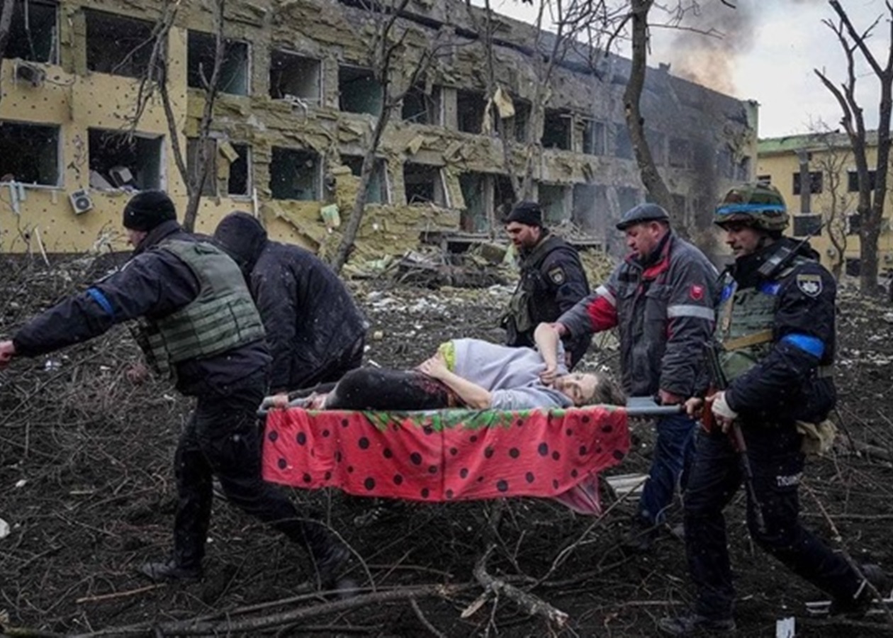 Бомбардировка роддома в Мариуполе: одна из беременных погибла - журналист -  Korrespondent.net