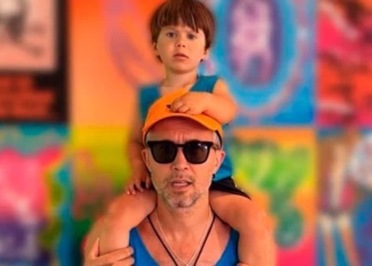 Сергей Бабкин вместе с сыном исполнили культовый трек войны ...