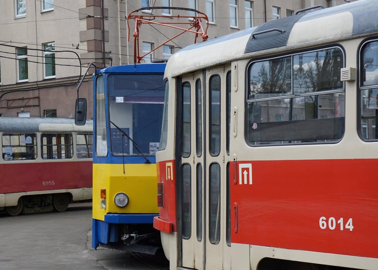 В Киеве возобновили работу два маршрута скоростного трамвая ...