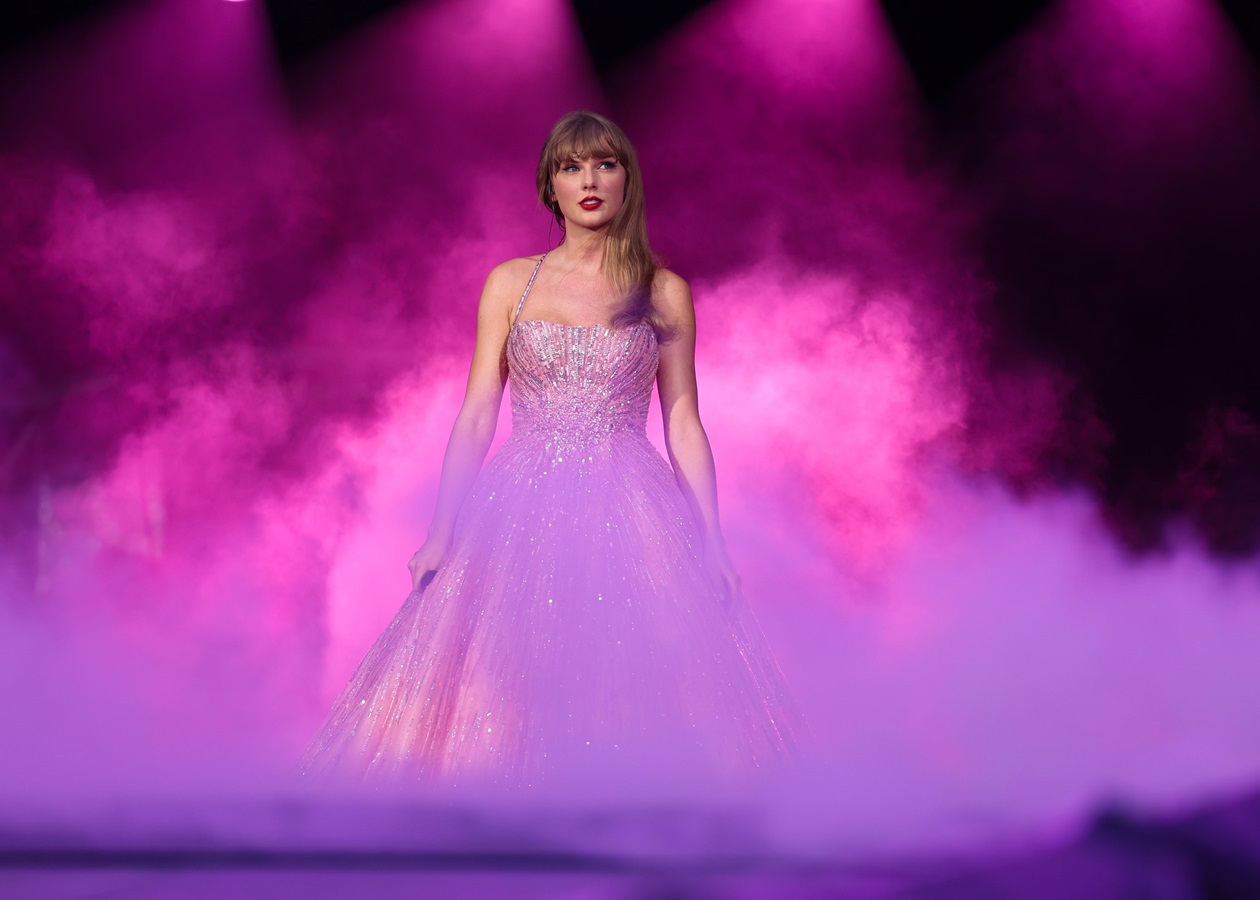 Тейлор Свифт возглавила чарт альбомов Billboard 200 - Korrespondent.net