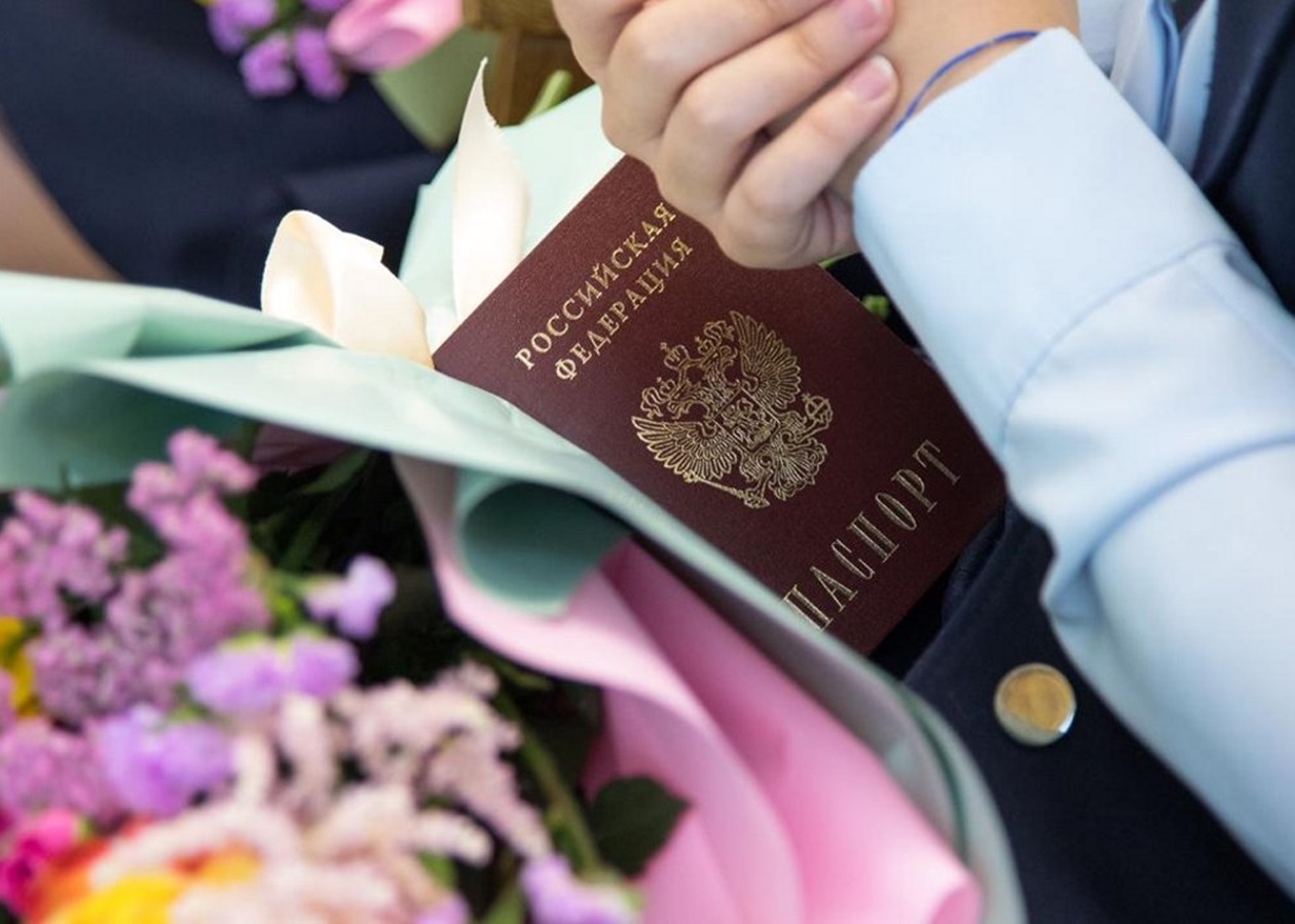 Старшеклассникам без паспорта РФ на ВОТ не разрешили учиться - ЦНС ...
