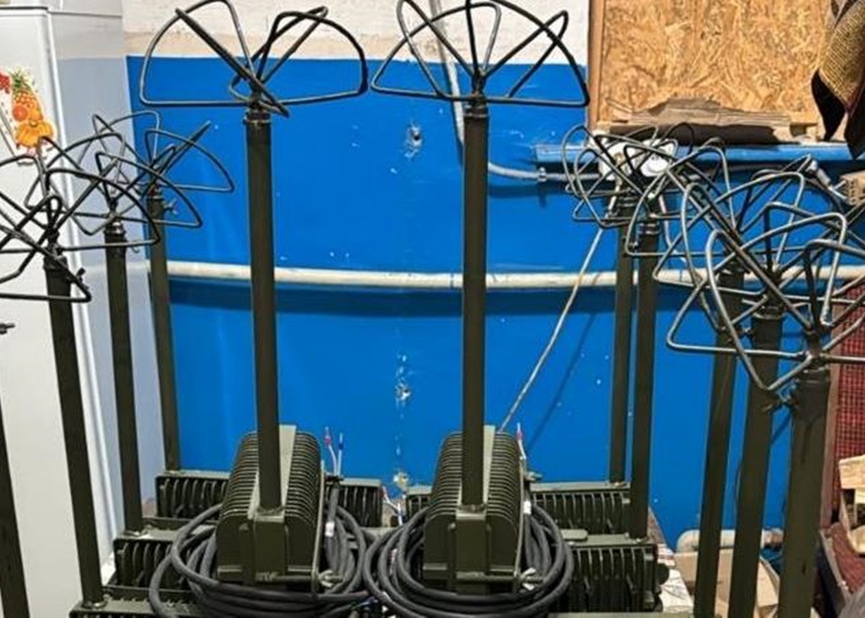 Розвідники 72 ОМБр отримали систему РЕБ від читачів Кореспондент.net ...