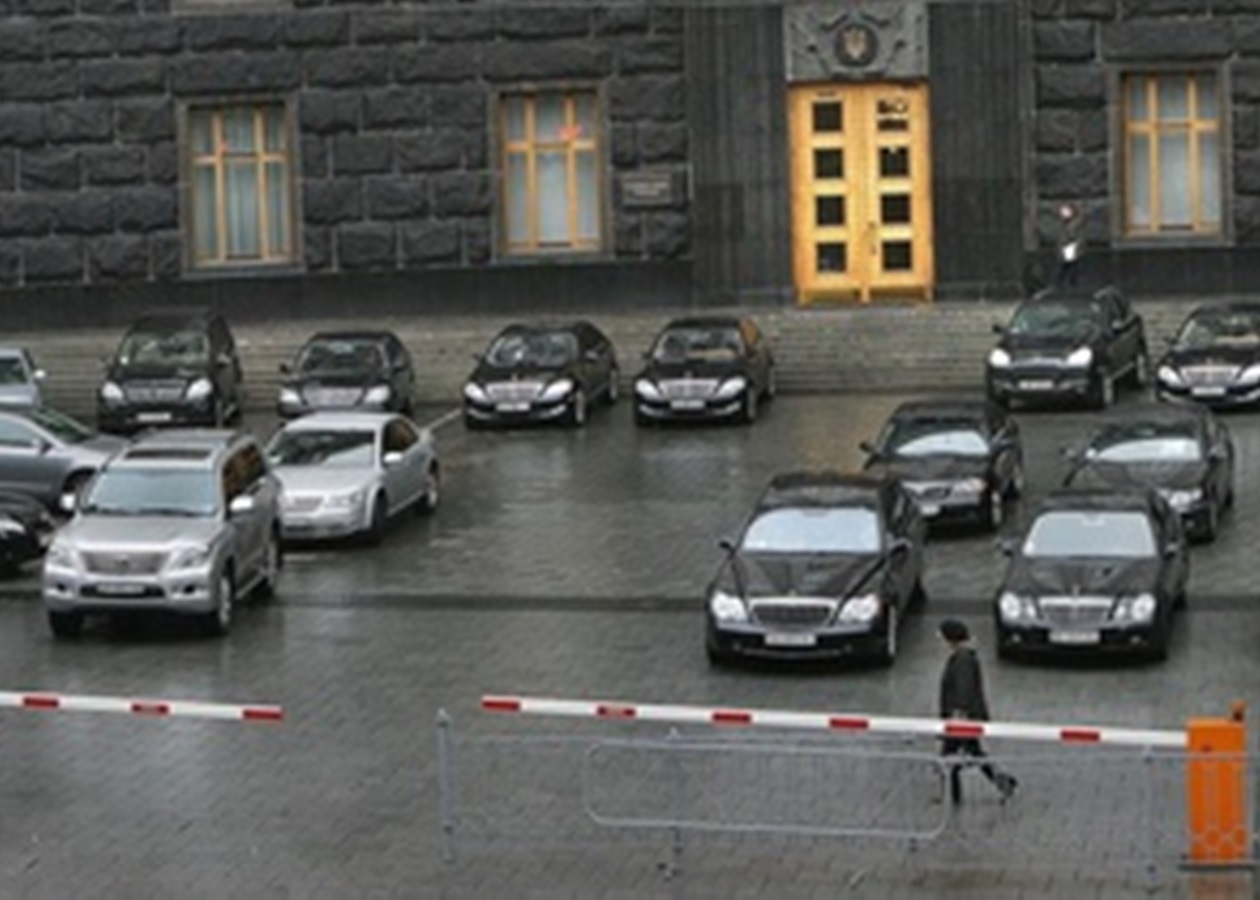 Корреспондент: Рули власти. По числу служебных автомобилей Украина в сотни  раз опережает страны Европы - Korrespondent.net