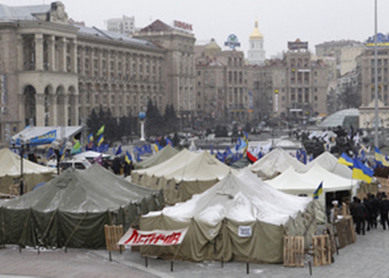 Милиция и коммунальщики снесли палаточный городок на Майдане -  Korrespondent.net