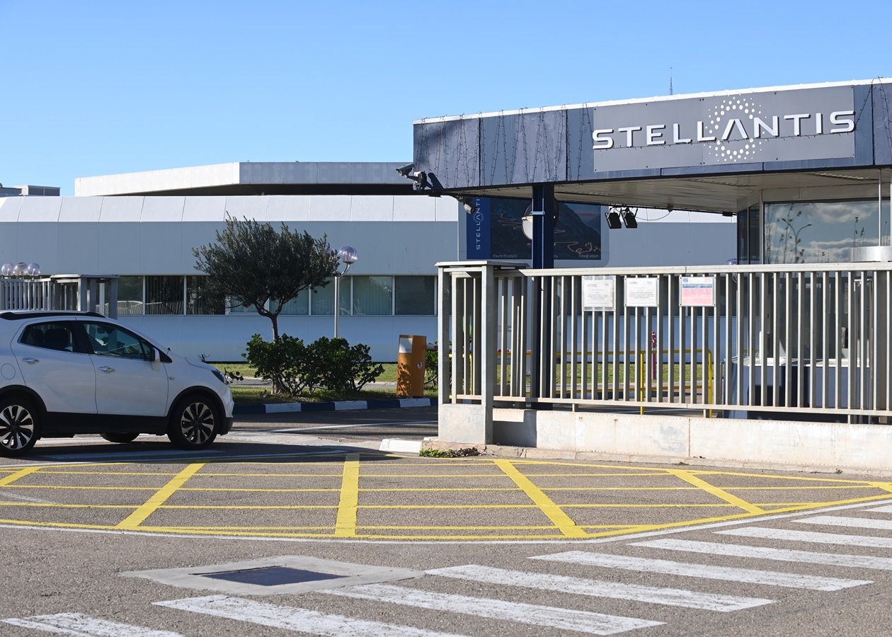 Stellantis відкликала майже 50 тис. автомобілів в США