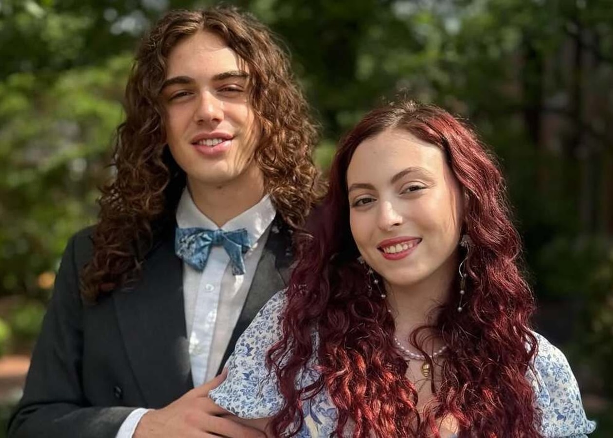 Ескі ресейлік целлюлитпен жабылған есектер фаллуспен бейнеде Бортсеріктердің эротикалық бейнелері