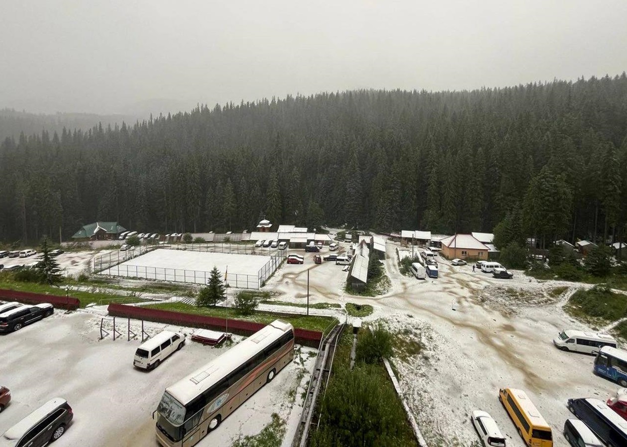 У Карпатах випав сніг у серпні - Korrespondent.net