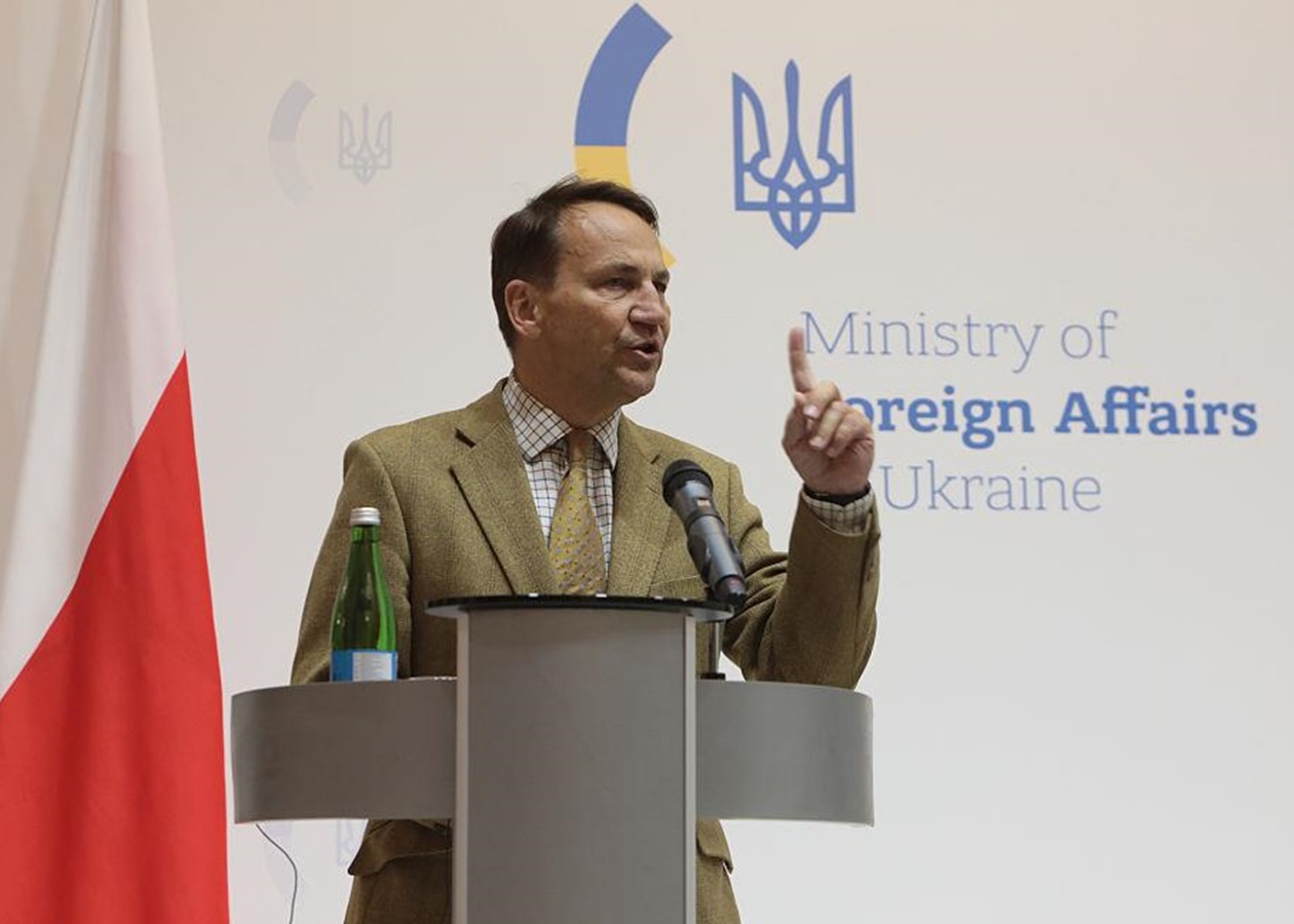 Poland's Foreign Minister Visits Ukraine's Lviv Amid Escalating Russian Attacks