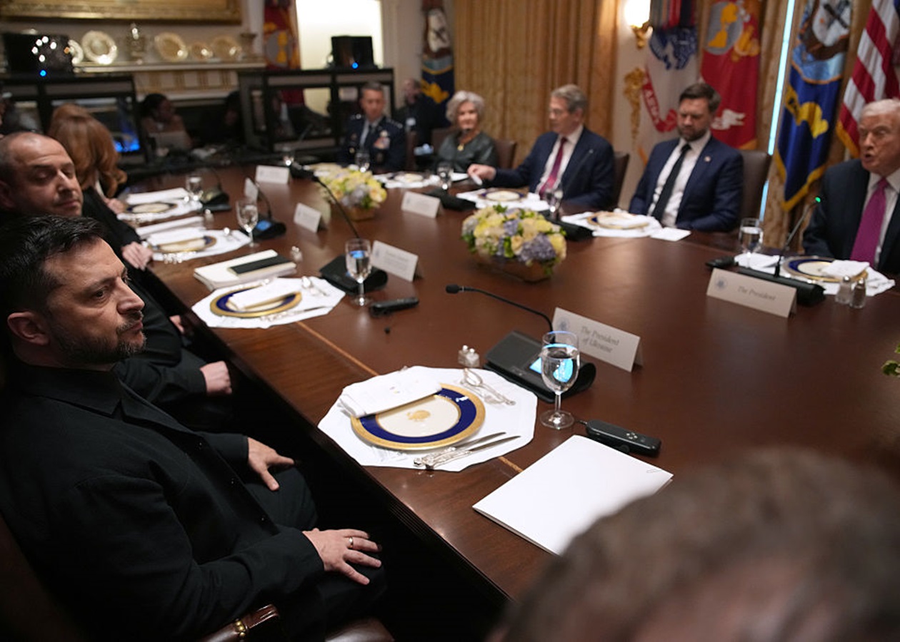 Trump Urges Russia and Ukraine to Halt Fighting as Donbass Falls to Moscow