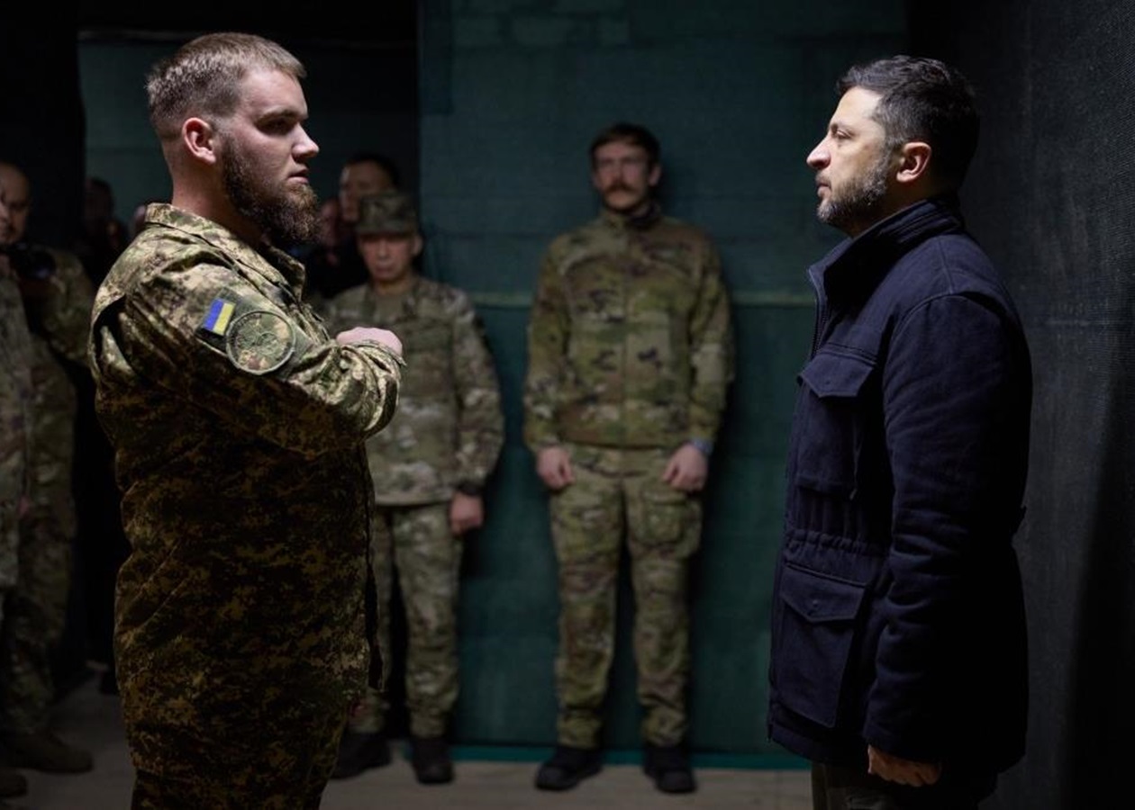 Zelenskyy Rallies Troops Defending Key Logistics Hub Near Pokrovsk