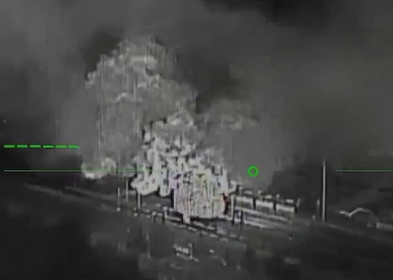 ССО показали знищення нафтобаз росіян у Криму