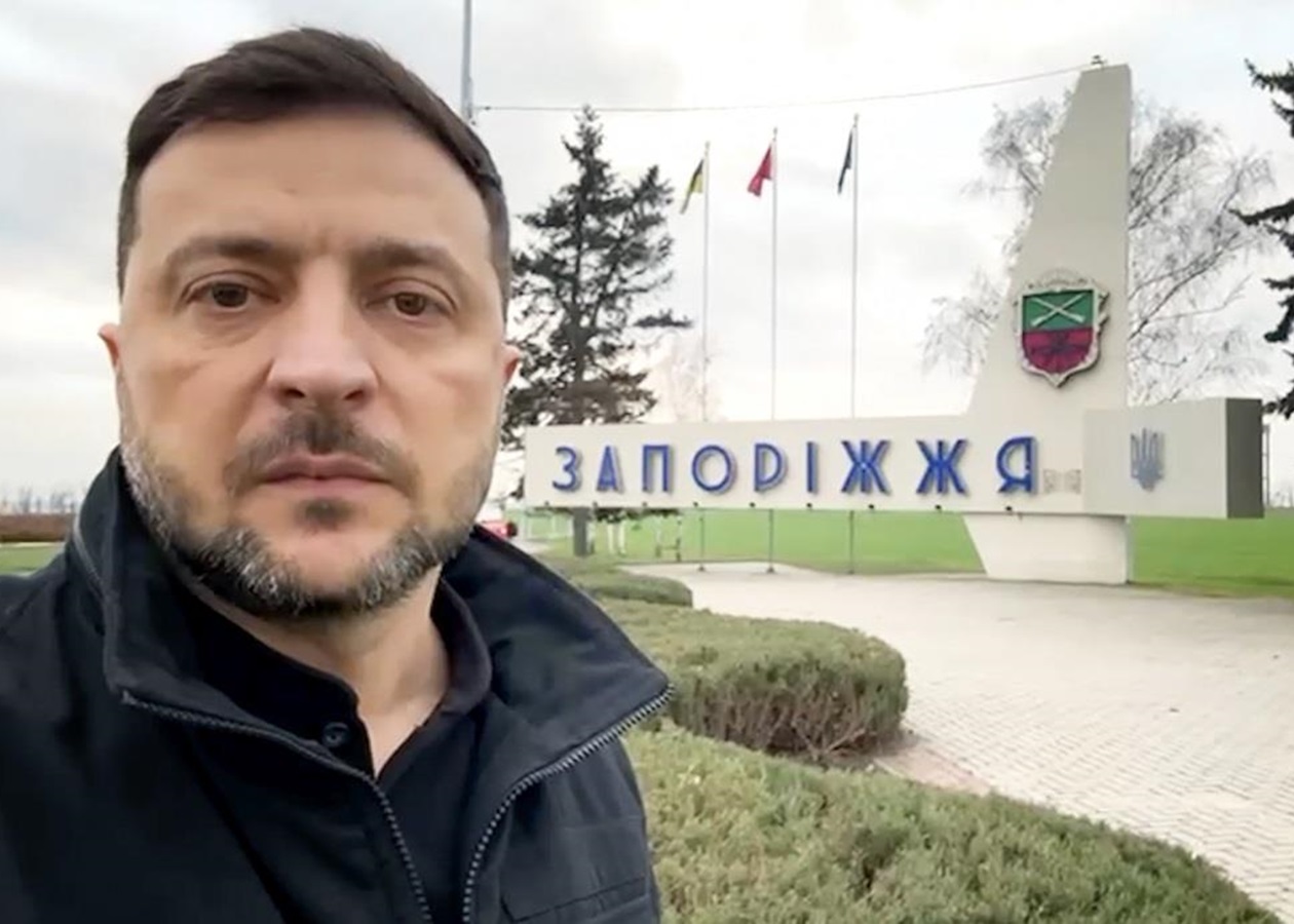Zelenskyy refuerza la moral en Zaporizhzhia tras pérdidas territoriales recientes