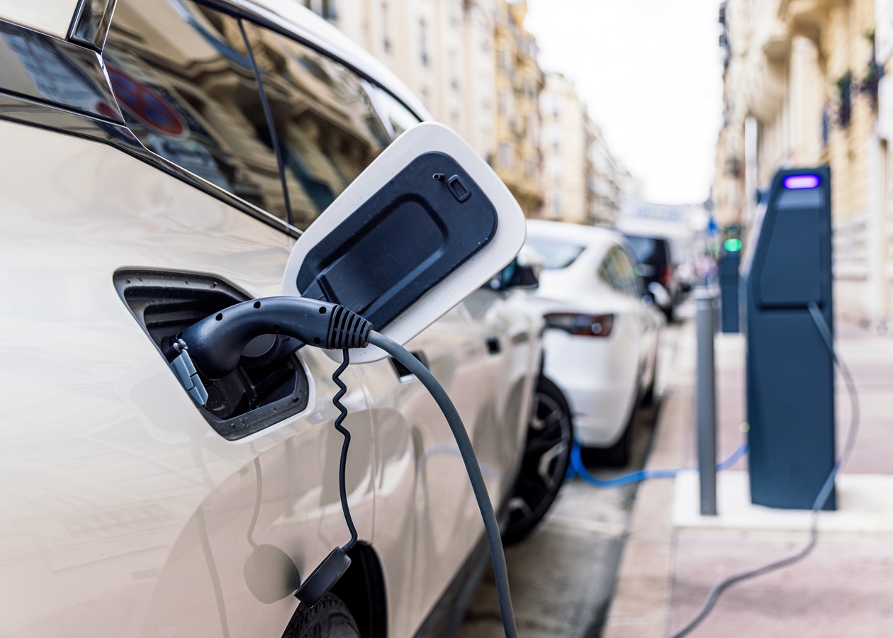 Продажі Tesla у Європі обвалилися майже на 50%