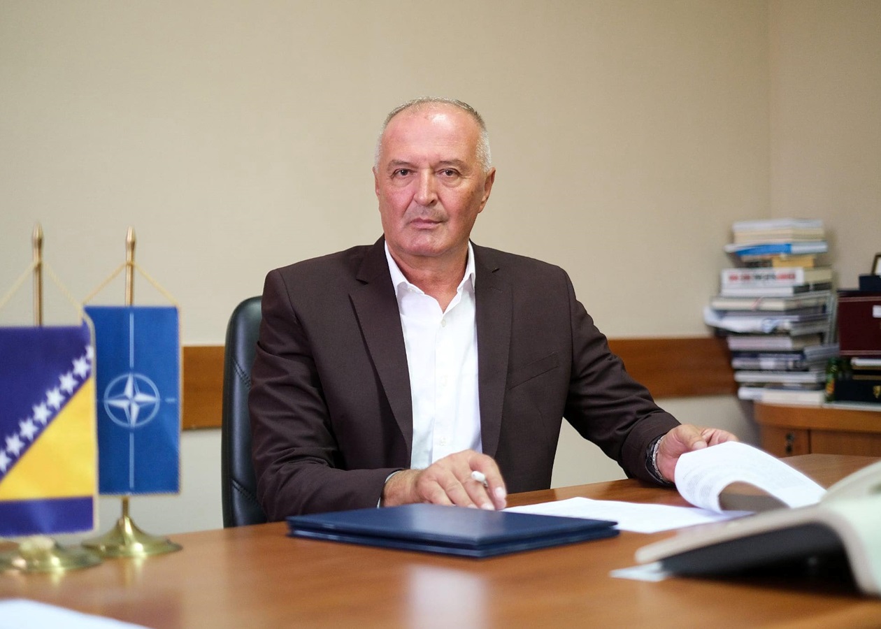 Боснія і Герцеговина відмовила у посадці літаку з главою МЗС Угорщини