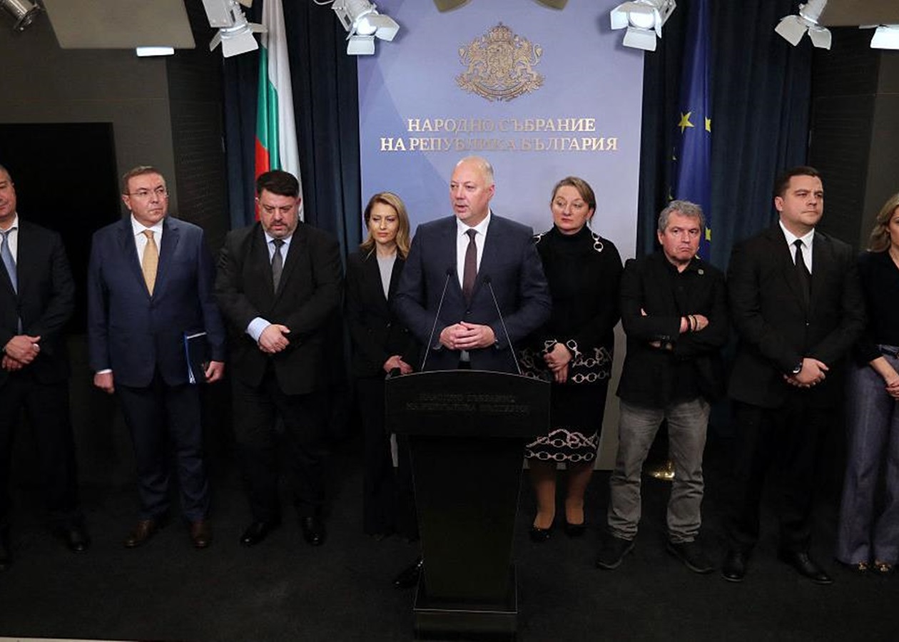 Уряд Болгарії на тлі масових протестів подав у відставку