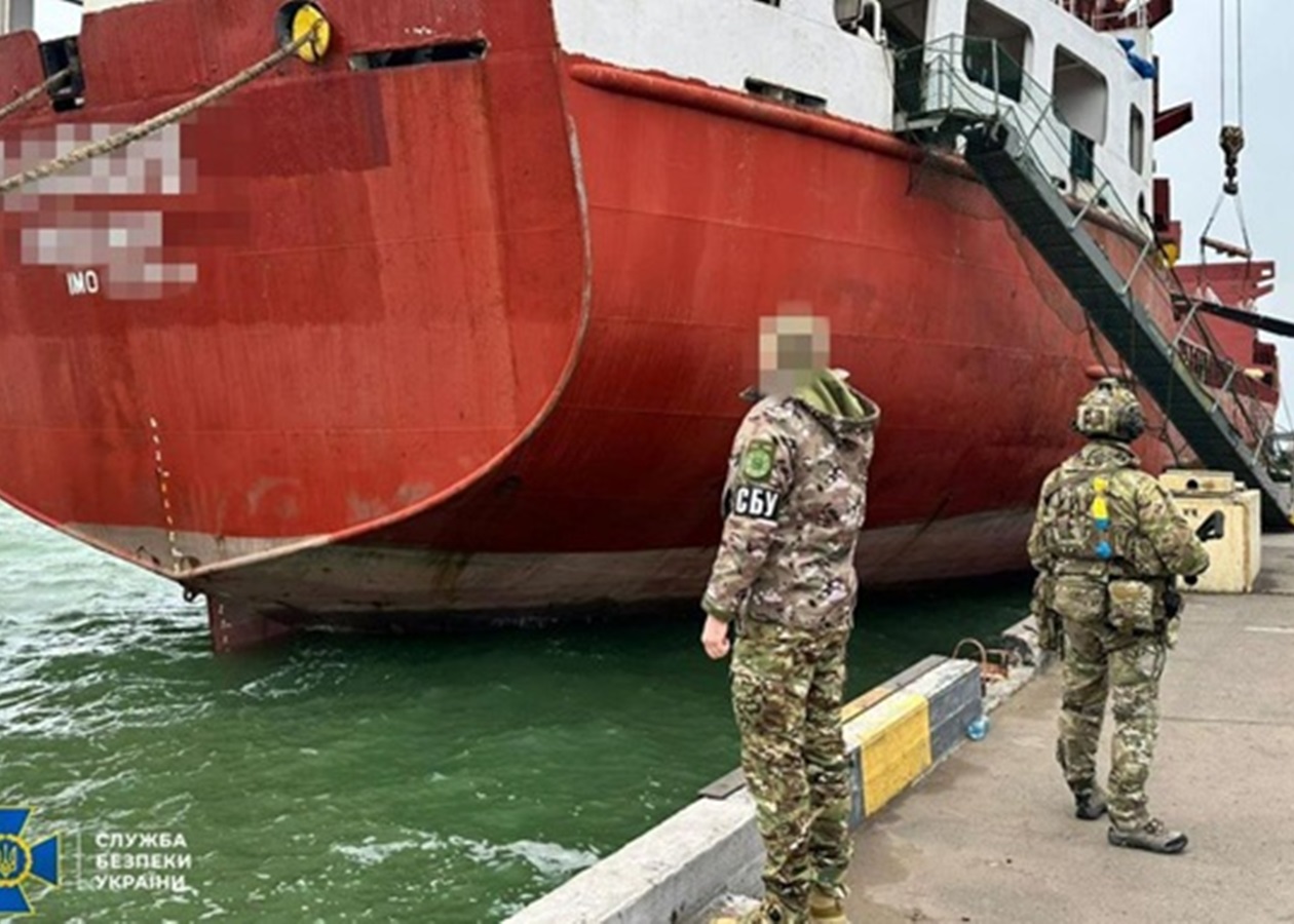 Ucrania sanciona casi 700 buques rusos para debilitar financiamiento bélico de Moscú