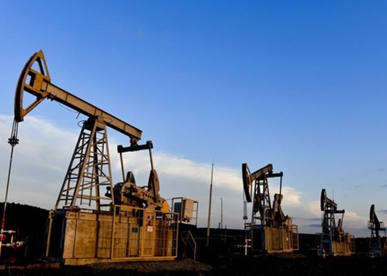 Рекордні падіння поставок нафти б'ють по бюджету РФ