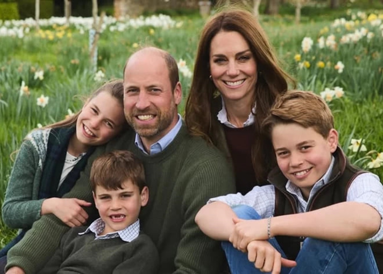 Принц Вільям і Кейт Міддлтон показали різдвяну світлину з дітьми