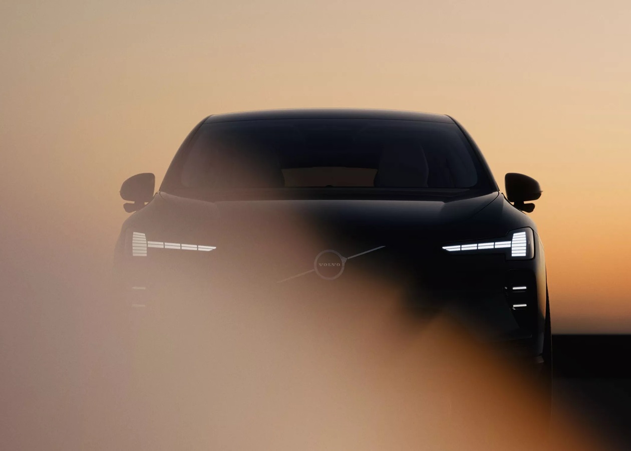 Volvo готує новий електричний кросовер EX60