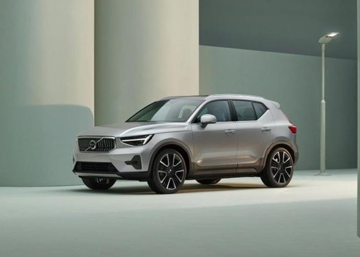 Volvo відкликає понад 413 тисяч кросоверів XC40