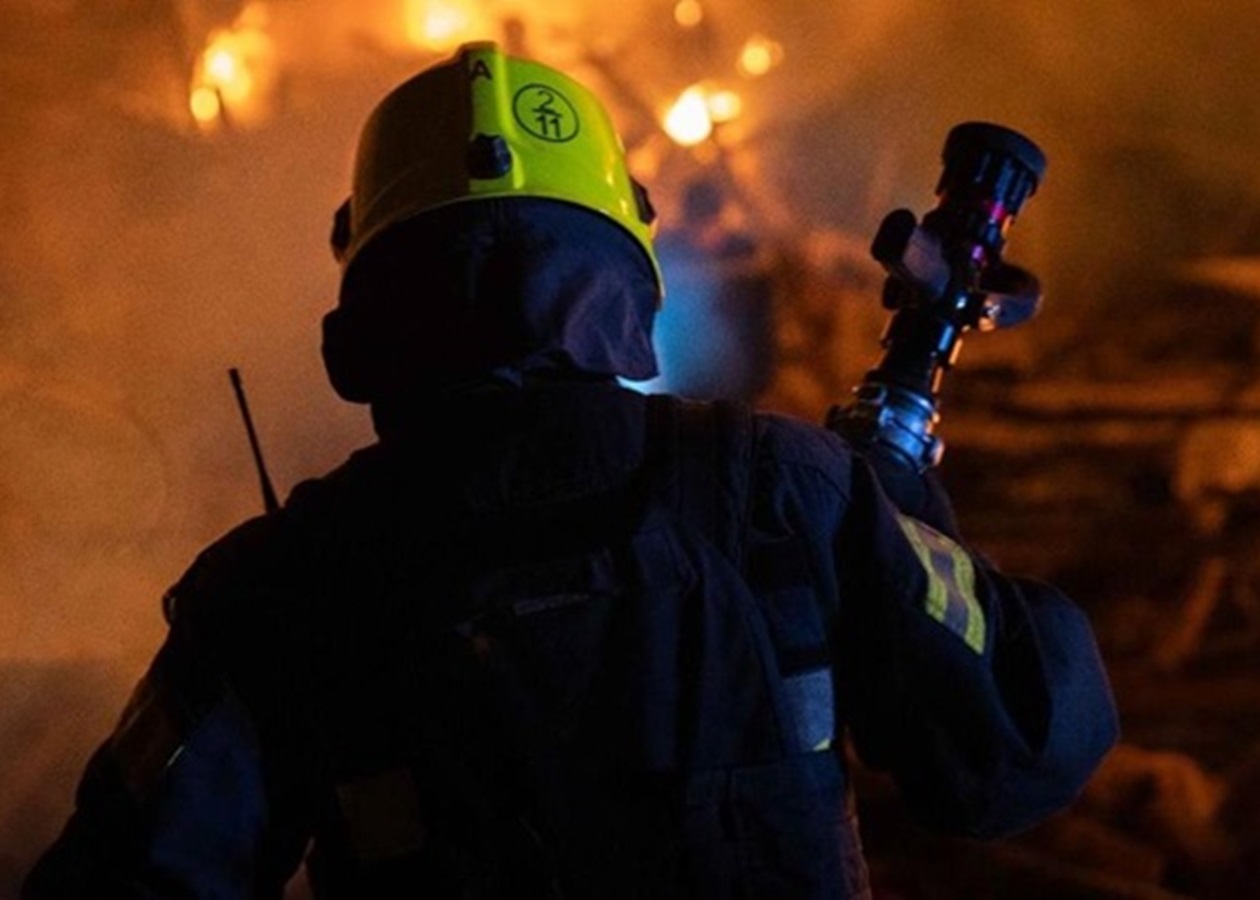 Атака БпЛА: в Києві чути вибухи, здійнялася пожежа