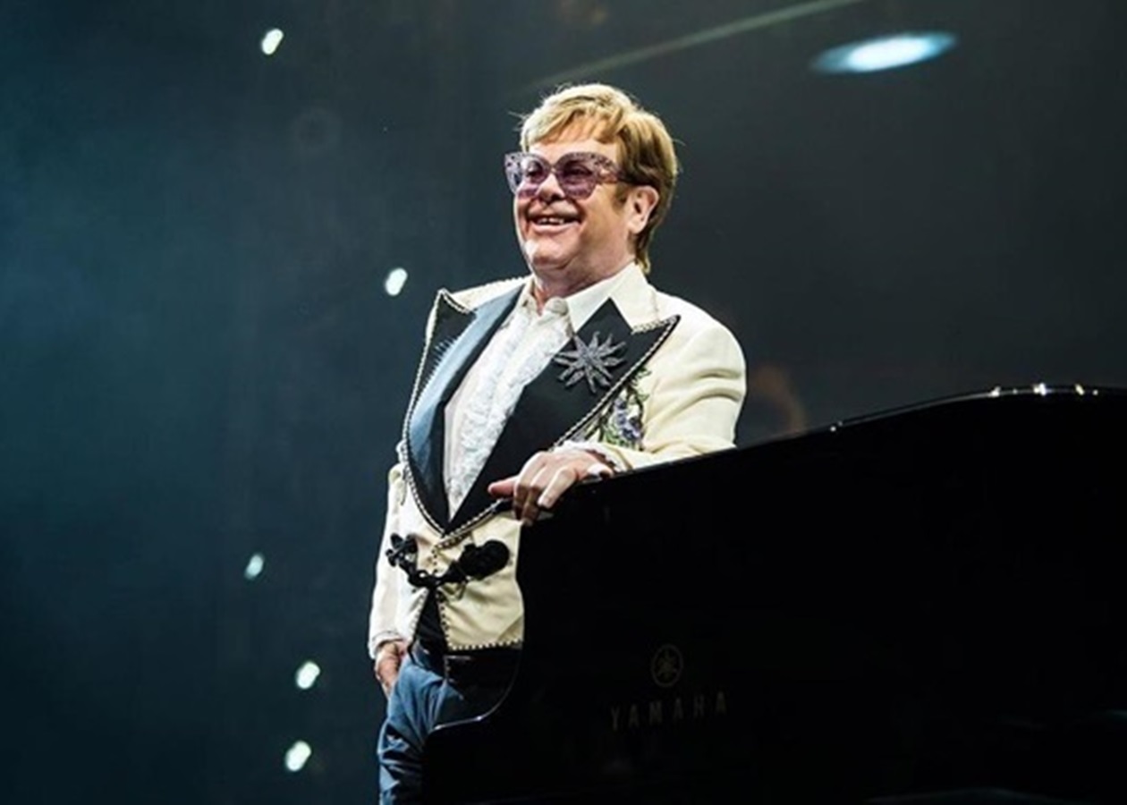 Елтон Джон зробив намисто з власних колінних чашечок