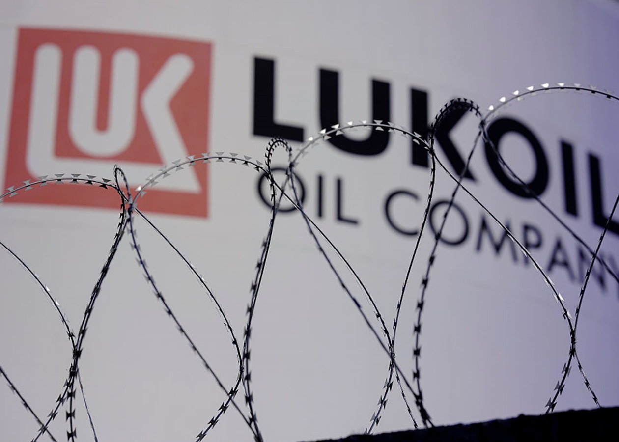 В Росії частково зняли заборону на експорт бензину