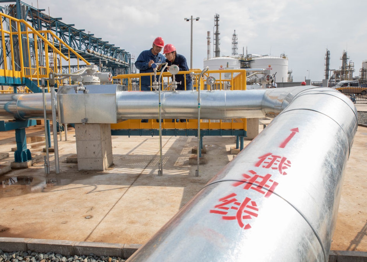 РФ знижує ціни на нафту для Китаю, щоб компенсувати "втрату" Індії