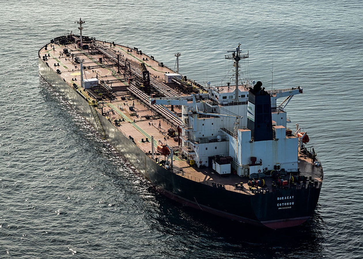 Танкери з російською нафтою дрейфують біля Китаю