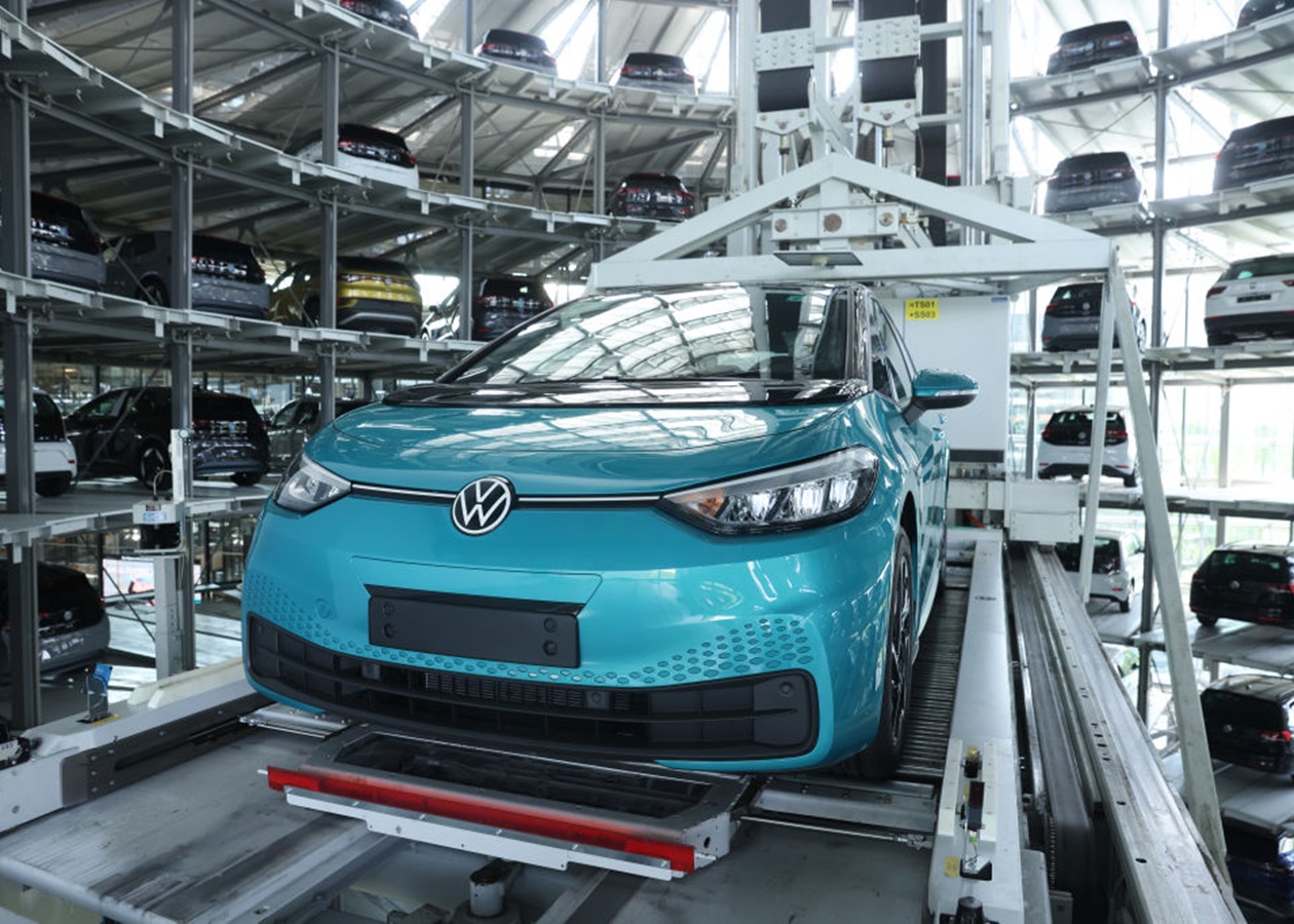 Електромобілі Volkswagen обігнали Tesla в Європі