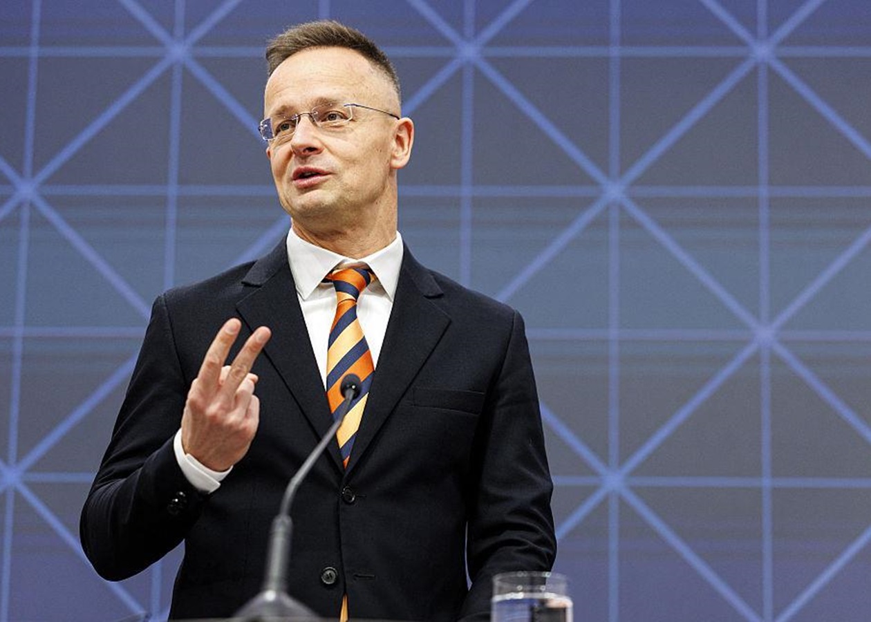 Сійярто поширив фейк про "вимоги" Києва