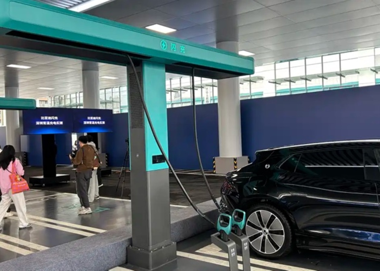 BYD представила електромобільну батарею, яка заряджається за 9 хвилин