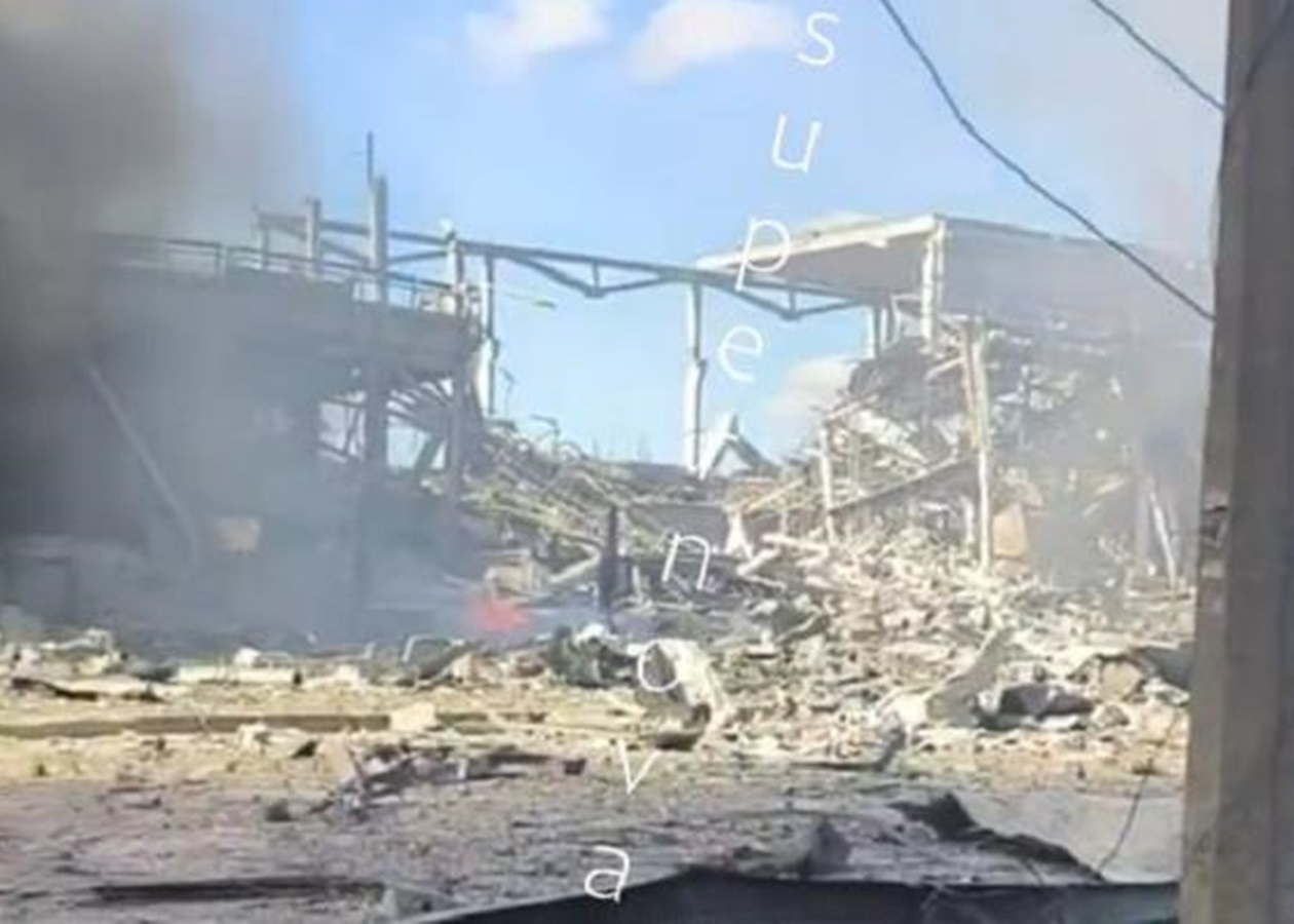 У Донецьку потужна пожежа після ракетного удару