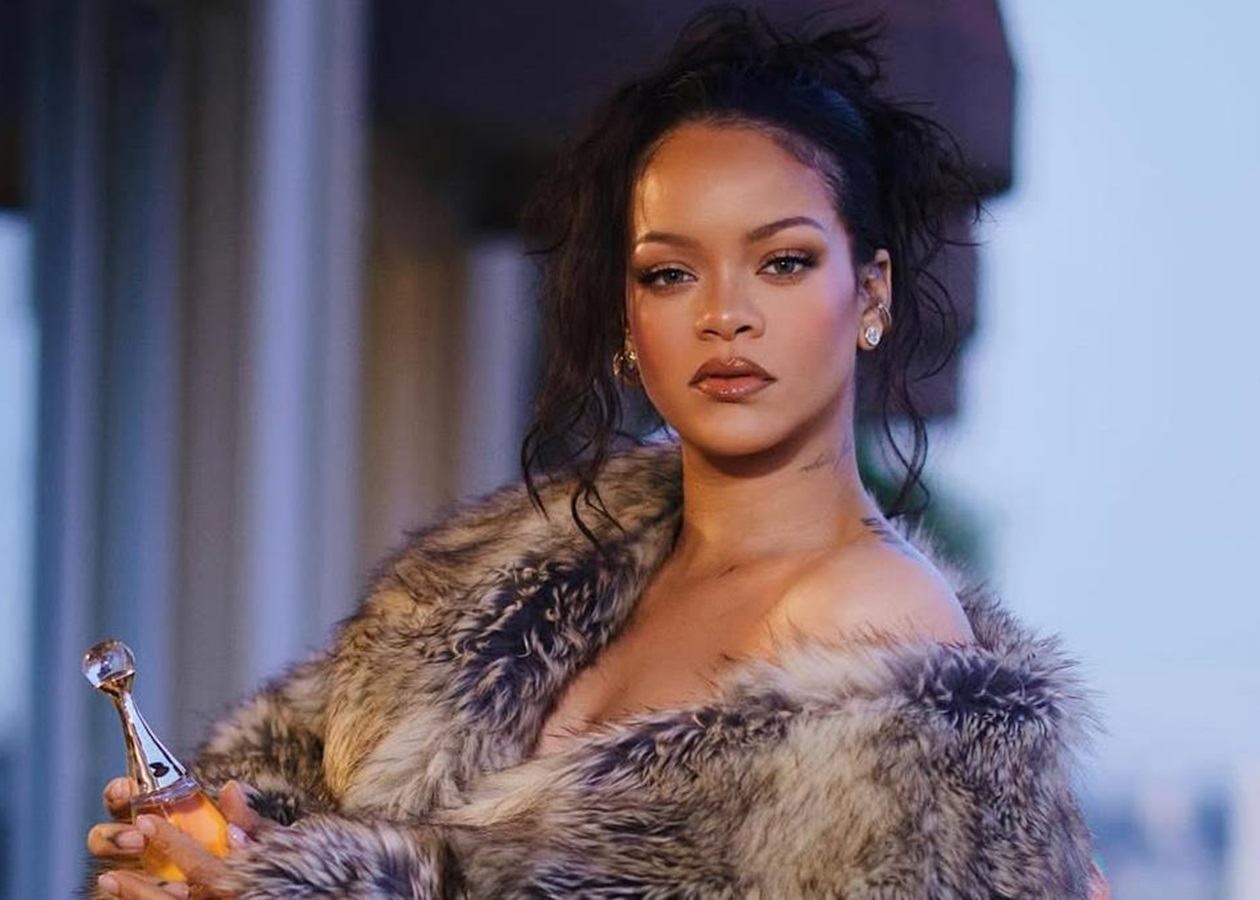 Будинок Ріанни у Лос-Анджелесі обстріляли: співачка була всередині маєтку