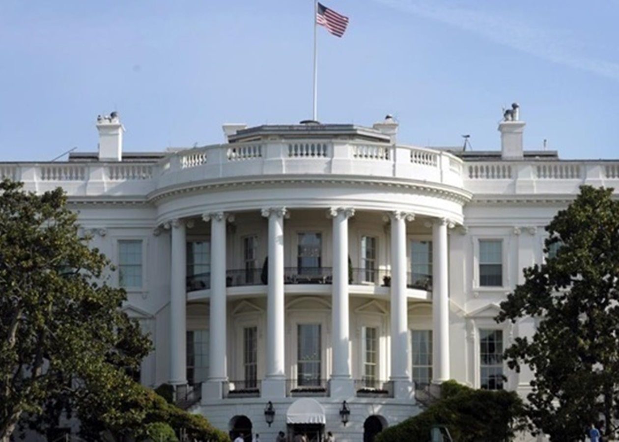 Рух танкерів Ормузькою протокою відновлюється - радник Білого дому