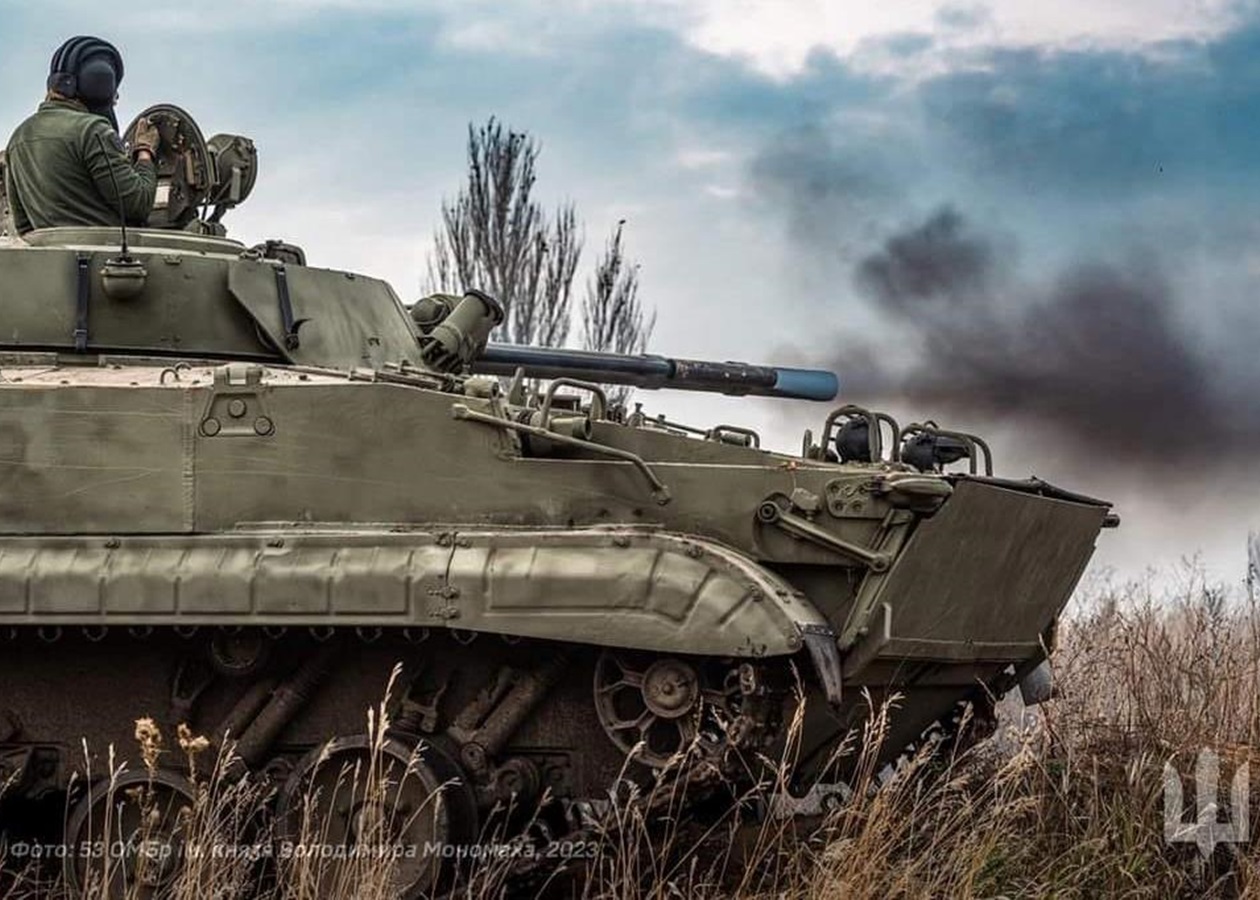 Генеральний штаб повідомляє про дії Збройних Сил України на фронтовій лінії, де з раннього ранку тривають активні бойові зіткнення.