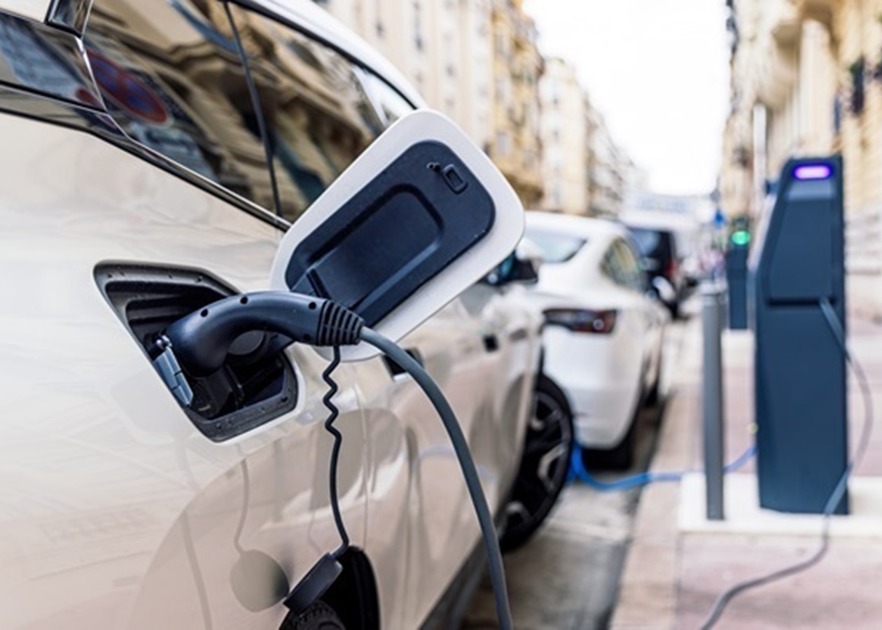 Світові автобренди повертаються до бензинових авто