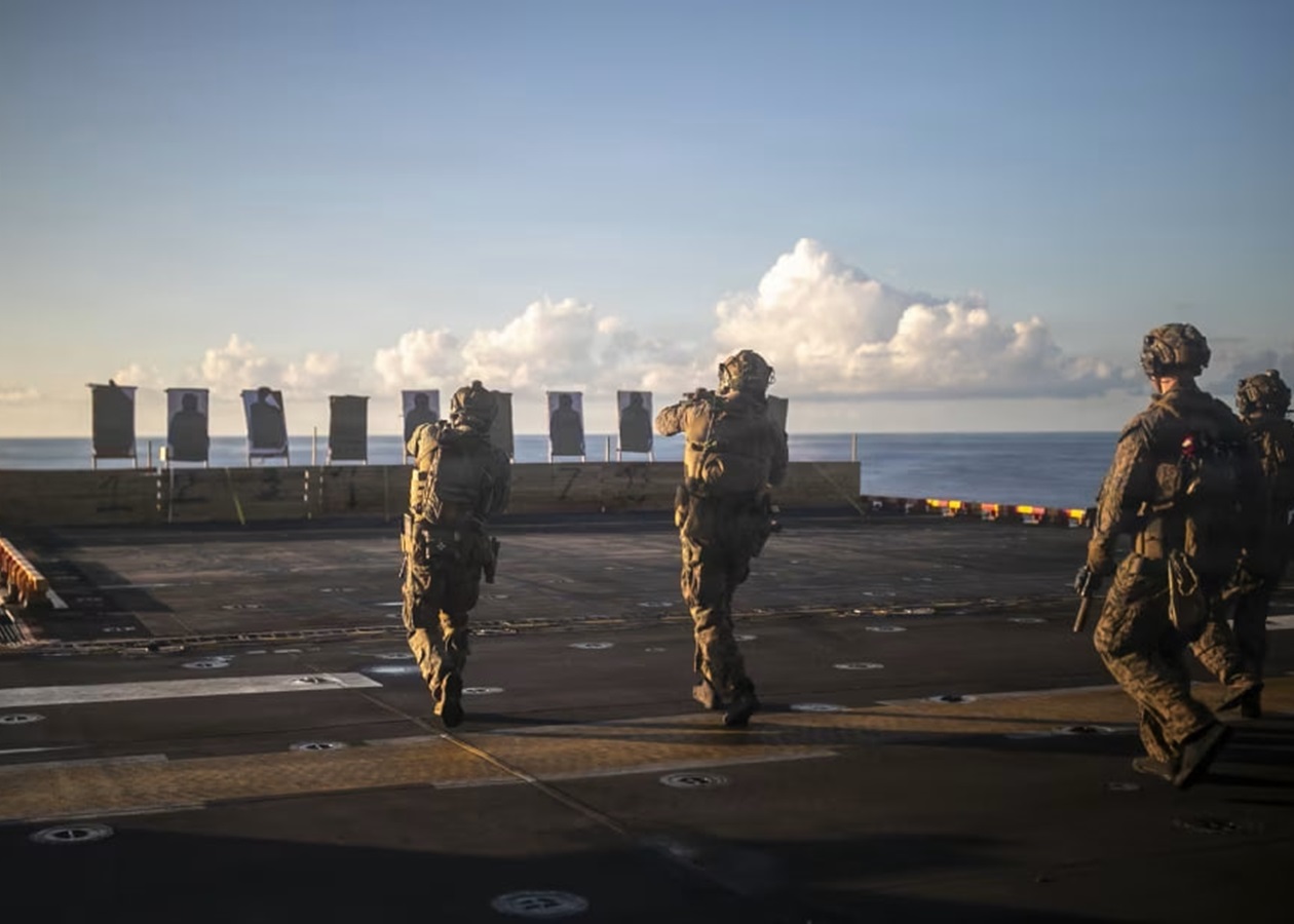 Дедлайн Трампа: до Ормузької протоки направляються тисячі морпіхів США