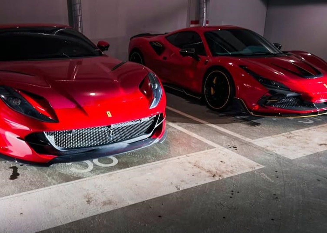 Понад $500 000. У Києві помітили паркінг з ексклюзивними Ferrari
