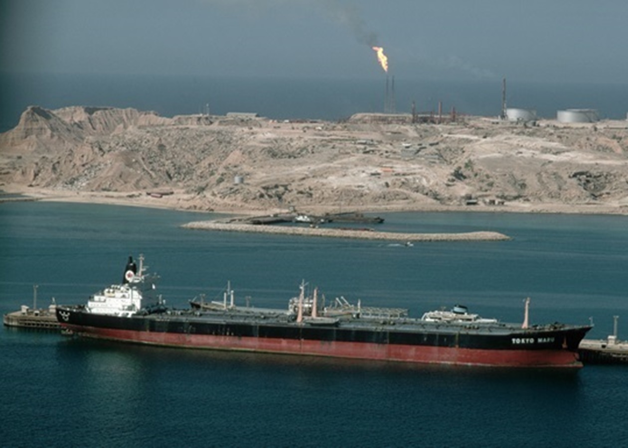 Іран планує отримувати прибуток із контролю над Ормузом і після війни - ЗМІ