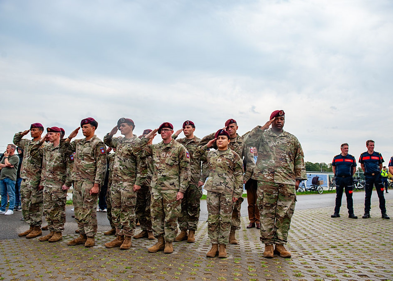 Який план? Трамп стягує війська на Близький Схід