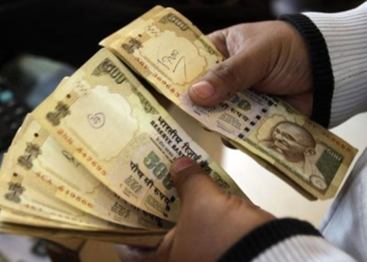 Індійська Рупія впала до історичного антирекорду