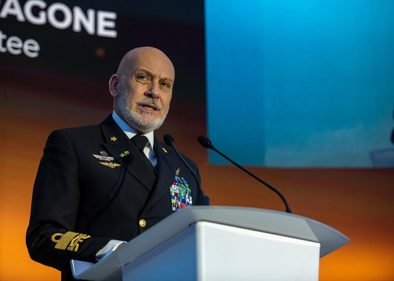 У НАТО заявили про "потік зброї" США для України