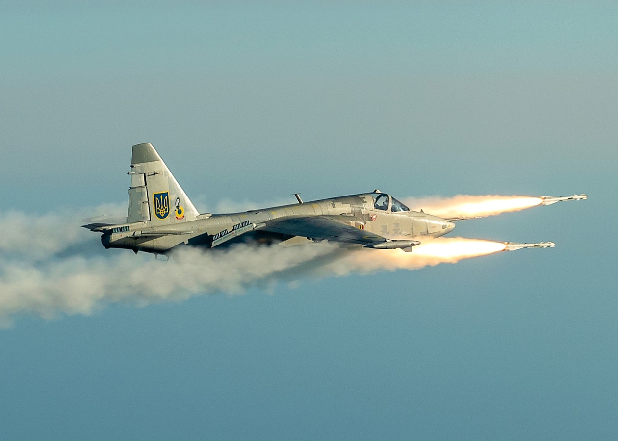 Росія атакувала дронами Україну, є "прильоти"