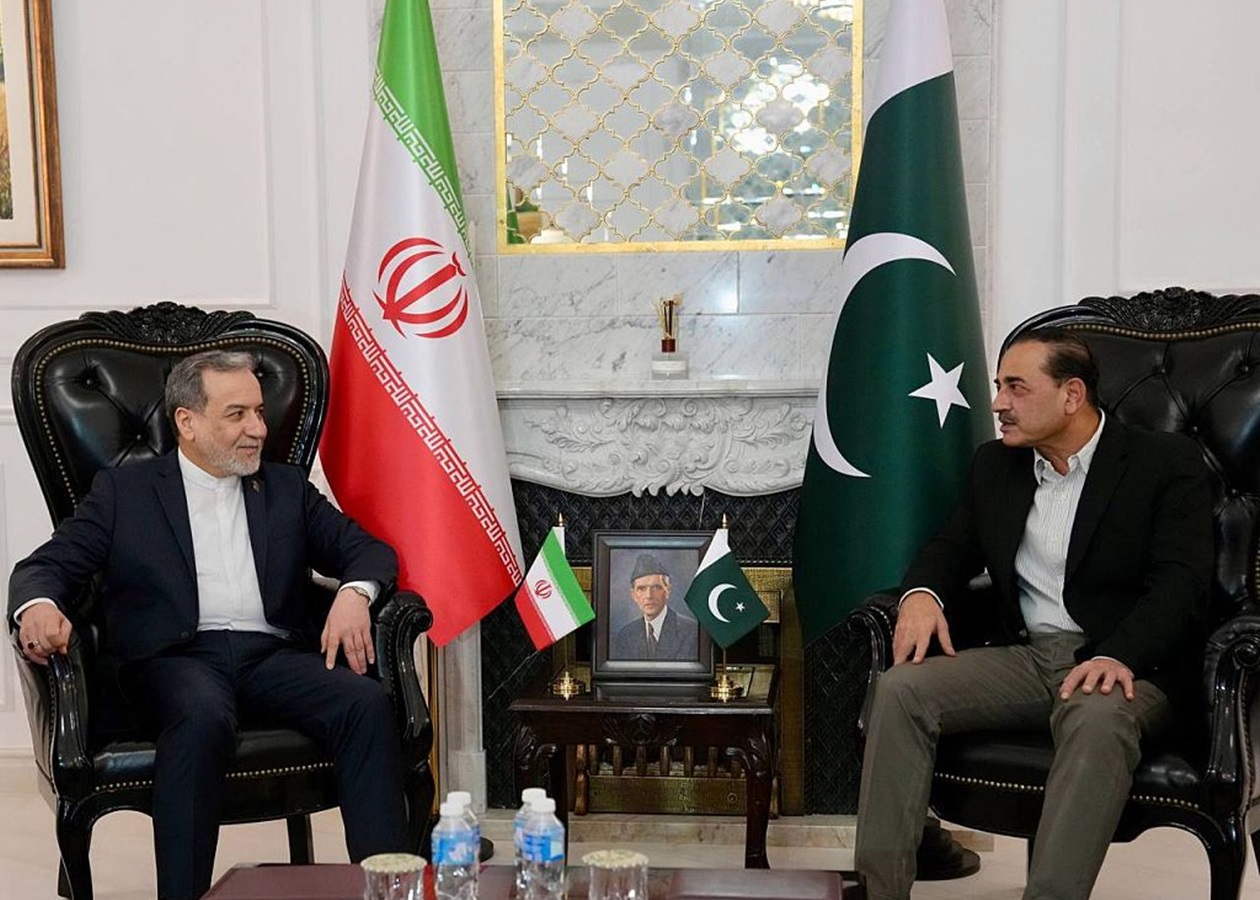 Глава МЗС Ірану прибув до Пакистану для відновлення переговорів