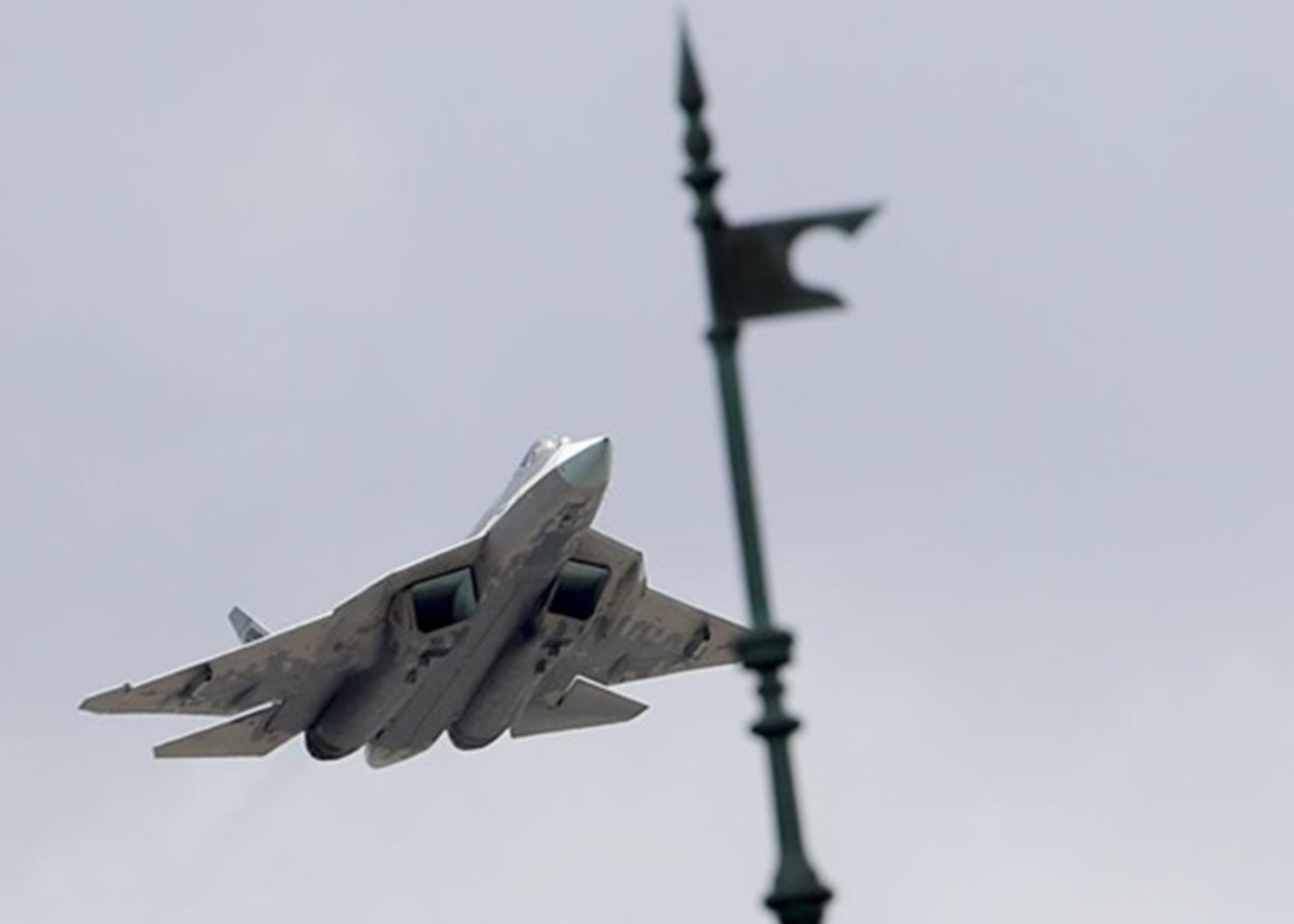 Українські дрони уразили Су-57 та Су-34 на аеродромі «Шагол» за 1700 км від кордону — image 1
