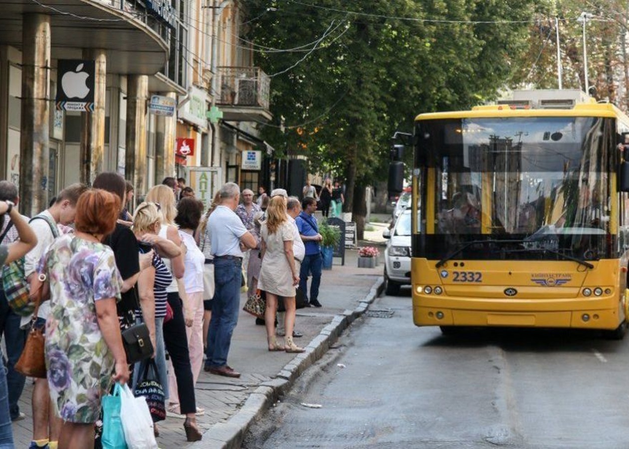 В Україні до 2028 року впровадять транспортні картки для пільговиків замість паперових посвідчень